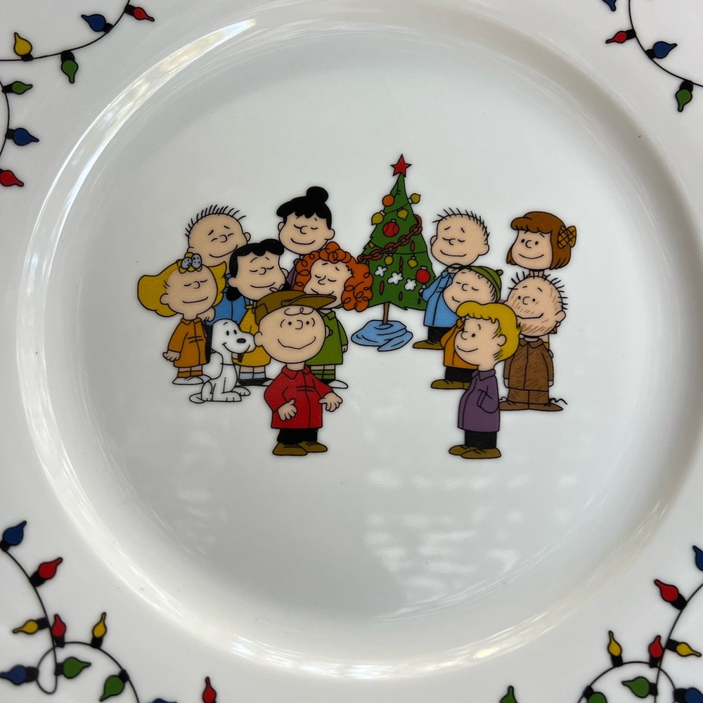 PEANUTS Charlie Brown Christmas Snoopy Dinner Plate The Whole Gang Ceramic NWT - Picture 3 of 7